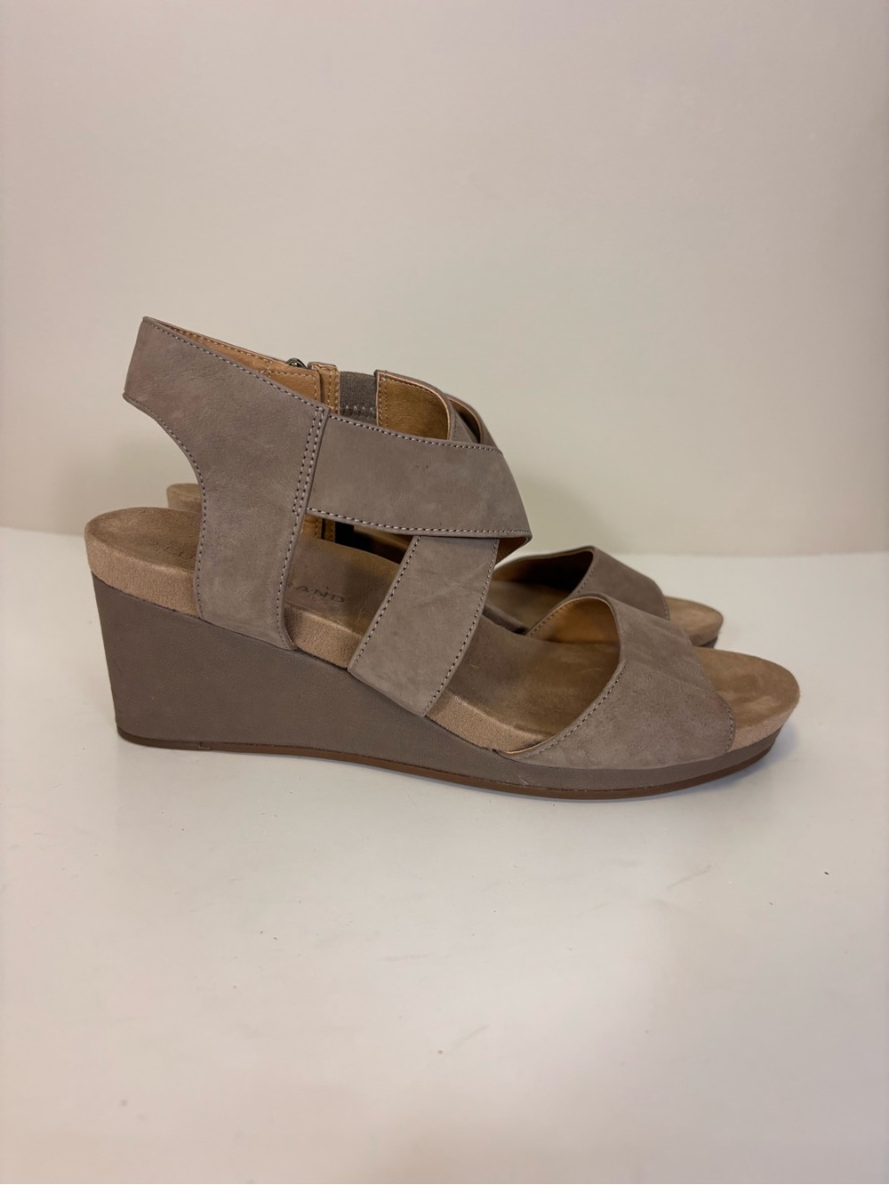 Lucky Brand Taupe Suede Wedge Sandals Women’s 8